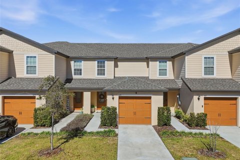 Townhouse in Tavares, Florida 2 bedrooms, 150.13 sq.m. № 2119543 - photo 3