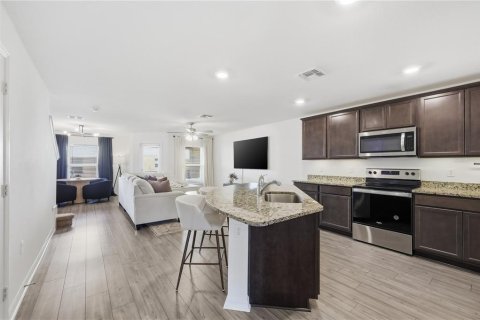 Townhouse in Tavares, Florida 2 bedrooms, 150.13 sq.m. № 2119543 - photo 10