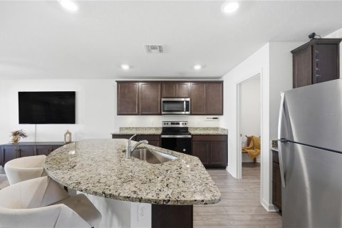 Townhouse in Tavares, Florida 2 bedrooms, 150.13 sq.m. № 2119543 - photo 15