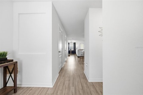 Townhouse in Tavares, Florida 2 bedrooms, 150.13 sq.m. № 2119543 - photo 8