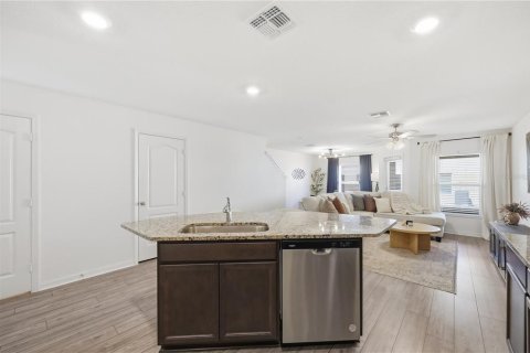 Townhouse in Tavares, Florida 2 bedrooms, 150.13 sq.m. № 2119543 - photo 13