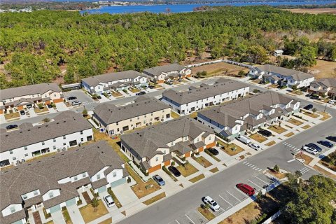 Townhouse in Tavares, Florida 2 bedrooms, 150.13 sq.m. № 2119543 - photo 5