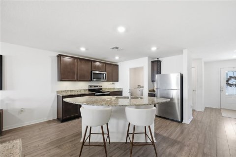 Townhouse in Tavares, Florida 2 bedrooms, 150.13 sq.m. № 2119543 - photo 11