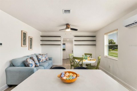 Casa en venta en Port Charlotte, Florida, 2 dormitorios, 75.34 m2 № 2384270 - foto 6