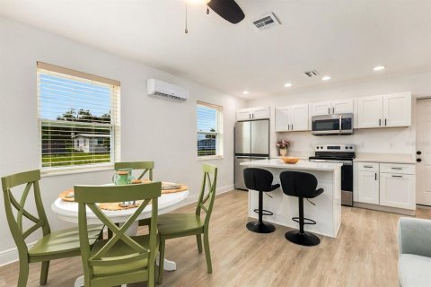 Casa en venta en Port Charlotte, Florida, 2 dormitorios, 75.34 m2 № 2384270 - foto 15