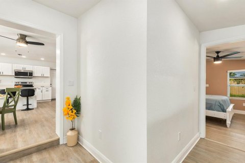Casa en venta en Port Charlotte, Florida, 2 dormitorios, 75.34 m2 № 2384270 - foto 8