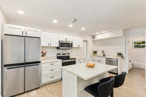Casa en venta en Port Charlotte, Florida, 2 dormitorios, 75.34 m2 № 2384270 - foto 4