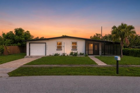 Casa en Port Charlotte, Florida 2 dormitorios, 75.34 m2 № 2384270