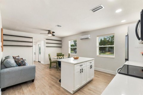 Casa en venta en Port Charlotte, Florida, 2 dormitorios, 75.34 m2 № 2384270 - foto 7