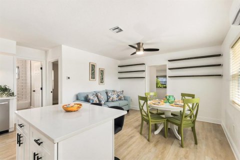 Casa en venta en Port Charlotte, Florida, 2 dormitorios, 75.34 m2 № 2384270 - foto 5