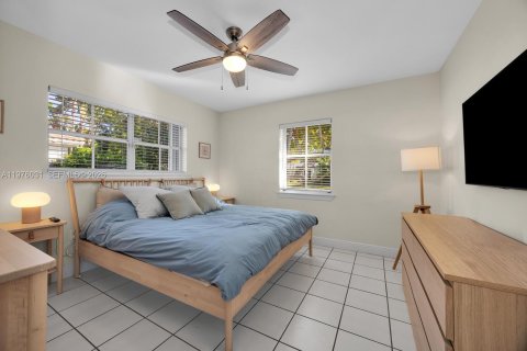 House in Miami, Florida 3 bedrooms, 152.55 sq.m. № 2040468 - photo 9