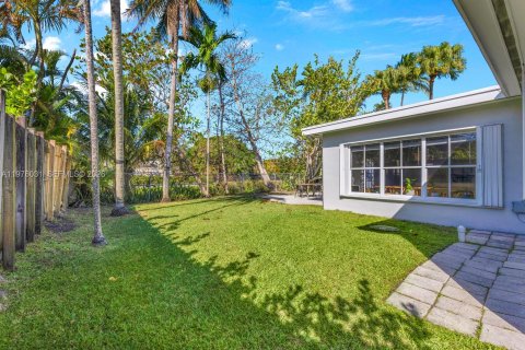 House in Miami, Florida 3 bedrooms, 152.55 sq.m. № 2040468 - photo 20