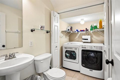 Townhouse in Saint Petersburg, Florida 2 bedrooms, 142.88 sq.m. № 2157215 - photo 12