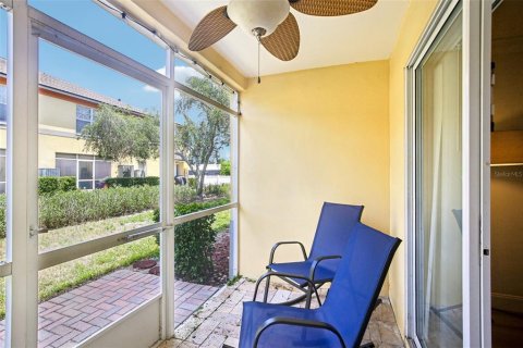 Townhouse in Saint Petersburg, Florida 2 bedrooms, 142.88 sq.m. № 2157215 - photo 27