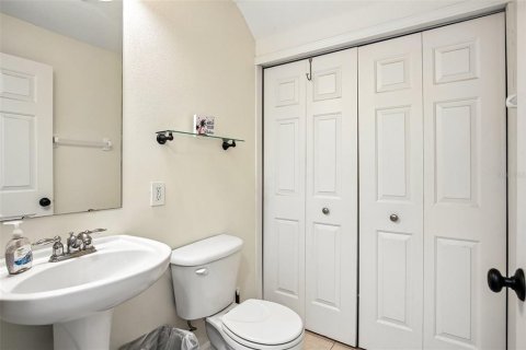 Townhouse in Saint Petersburg, Florida 2 bedrooms, 142.88 sq.m. № 2157215 - photo 13