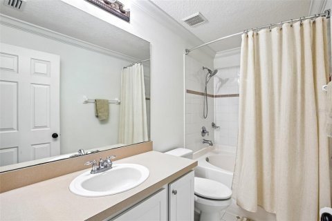 Townhouse in Saint Petersburg, Florida 2 bedrooms, 142.88 sq.m. № 2157215 - photo 18