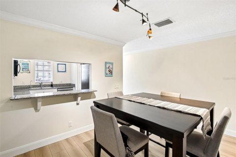 Townhouse in Saint Petersburg, Florida 2 bedrooms, 142.88 sq.m. № 2157215 - photo 7