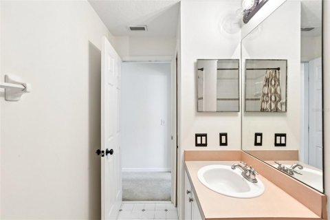 Townhouse in Saint Petersburg, Florida 2 bedrooms, 142.88 sq.m. № 2157215 - photo 23