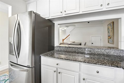 Townhouse in Saint Petersburg, Florida 2 bedrooms, 142.88 sq.m. № 2157215 - photo 11