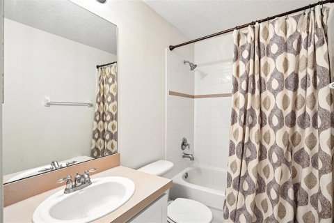 Townhouse in Saint Petersburg, Florida 2 bedrooms, 142.88 sq.m. № 2157215 - photo 22