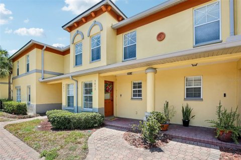 Townhouse in Saint Petersburg, Florida 2 bedrooms, 142.88 sq.m. № 2157215