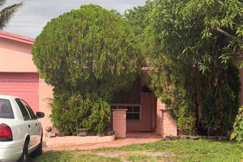 Villa ou maison à vendre à Miramar, Floride: 3 chambres, 147.44 m2 № 1976014 - photo 3
