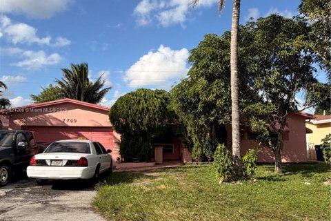 Villa ou maison à vendre à Miramar, Floride: 3 chambres, 147.44 m2 № 1976014 - photo 1