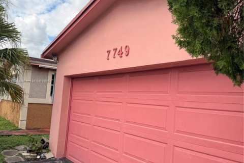 Villa ou maison à vendre à Miramar, Floride: 3 chambres, 147.44 m2 № 1976014 - photo 7