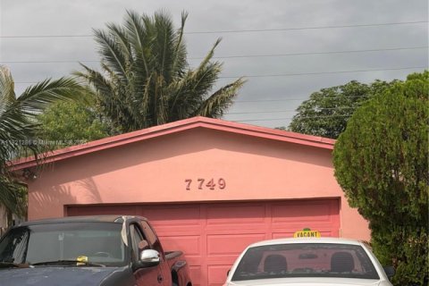 Villa ou maison à vendre à Miramar, Floride: 3 chambres, 147.44 m2 № 1976014 - photo 2