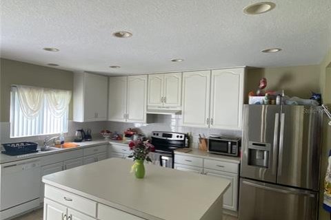 House in Wesley Chapel, Florida 4 bedrooms, 220.64 sq.m. № 1876062 - photo 7