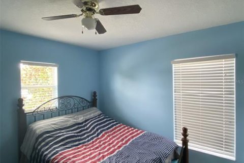 House in Wesley Chapel, Florida 4 bedrooms, 220.64 sq.m. № 1876062 - photo 15