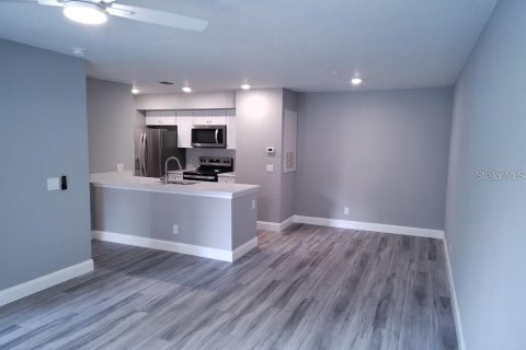 Condo in Kissimmee, Florida, 2 bedrooms  № 2207061 - photo 3