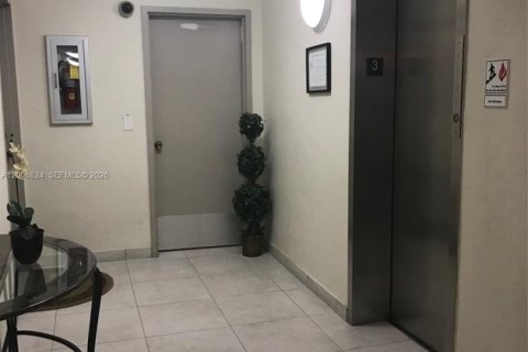 Condo in North Miami, Florida, 1 bedroom  № 2071439 - photo 6