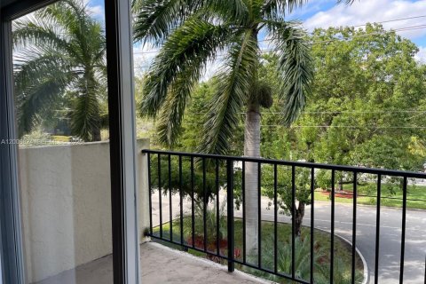 Condo in North Miami, Florida, 1 bedroom  № 2071439 - photo 11