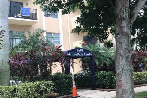 Condo in North Miami, Florida, 1 bedroom  № 2071439 - photo 2