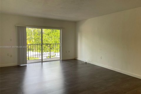Condo in North Miami, Florida, 1 bedroom  № 2071439 - photo 10