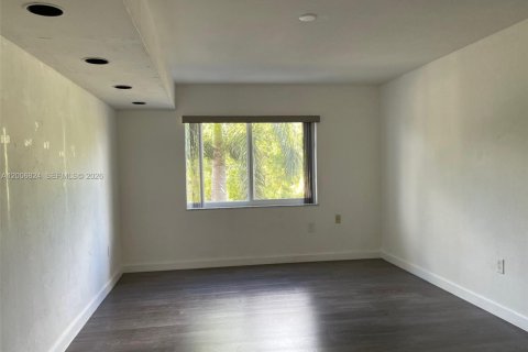 Condo in North Miami, Florida, 1 bedroom  № 2071439 - photo 16