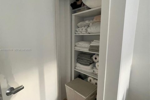 Купить кондоминиум в Майами, Флорида 1 спальня, 92.9м2, № 1986489 - фото 15