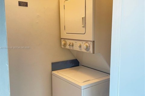 Купить кондоминиум в Майами, Флорида 1 спальня, 92.9м2, № 1986489 - фото 10