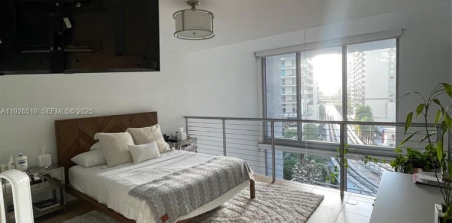 Кондоминиум с 1 спальней в Майами, Флорида № 1986489