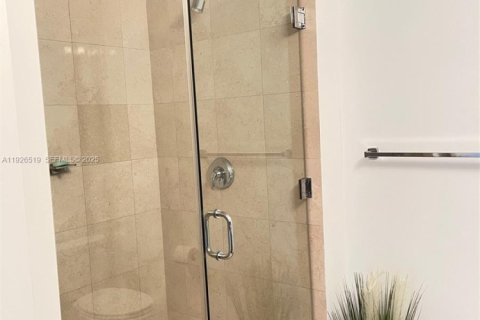 Купить кондоминиум в Майами, Флорида 1 спальня, 92.9м2, № 1986489 - фото 8