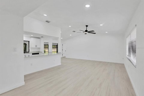 House in Port Charlotte, Florida 3 bedrooms, 163.6 sq.m. № 1841534 - photo 12