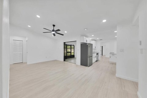House in Port Charlotte, Florida 3 bedrooms, 163.6 sq.m. № 1841534 - photo 19