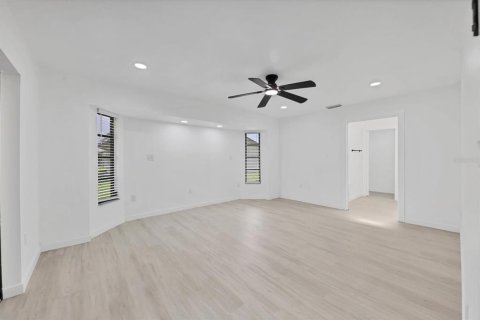 House in Port Charlotte, Florida 3 bedrooms, 163.6 sq.m. № 1841534 - photo 20