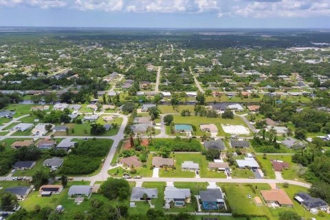 House in Port Charlotte, Florida 3 bedrooms, 163.6 sq.m. № 1841534 - photo 4