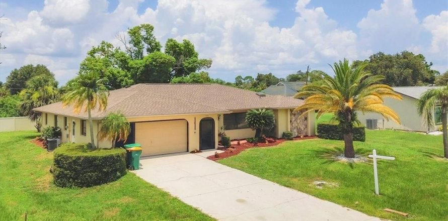 Casa en Port Charlotte, Florida 3 dormitorios, 163.6 m2 № 1841534