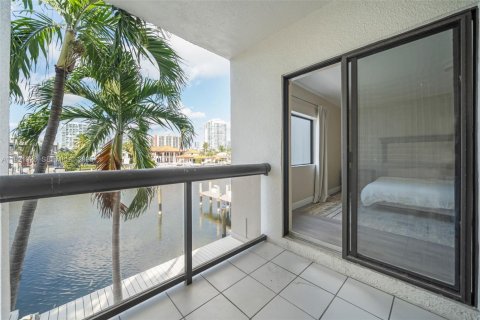 Condominio en venta en Sunny Isles Beach, Florida, 3 dormitorios, 220.18 m2 № 1984494 - foto 22