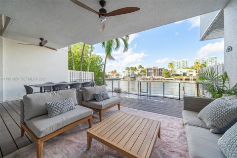 Condominio en venta en Sunny Isles Beach, Florida, 3 dormitorios, 220.18 m2 № 1984494 - foto 12