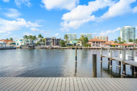 Condominio en venta en Sunny Isles Beach, Florida, 3 dormitorios, 220.18 m2 № 1984494 - foto 15