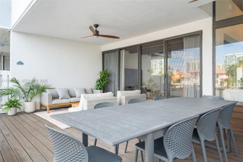 Condominio en venta en Sunny Isles Beach, Florida, 3 dormitorios, 220.18 m2 № 1984494 - foto 13